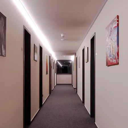 크레데 가르니 2* 카셀